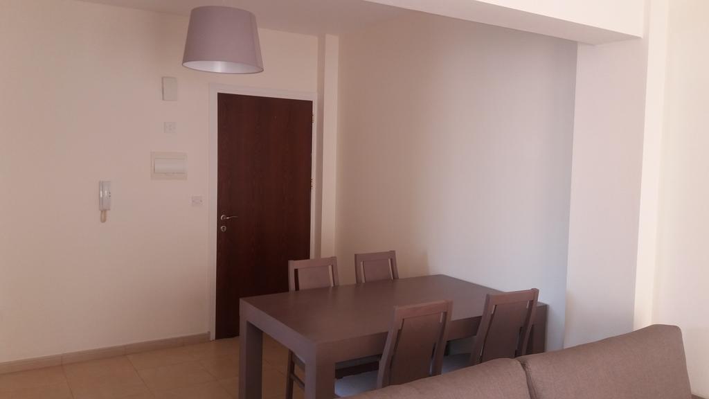 202 Mandritis Court Lägenhet Larnaca Exteriör bild