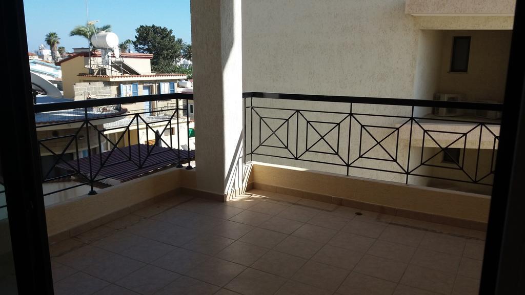 202 Mandritis Court Lägenhet Larnaca Exteriör bild