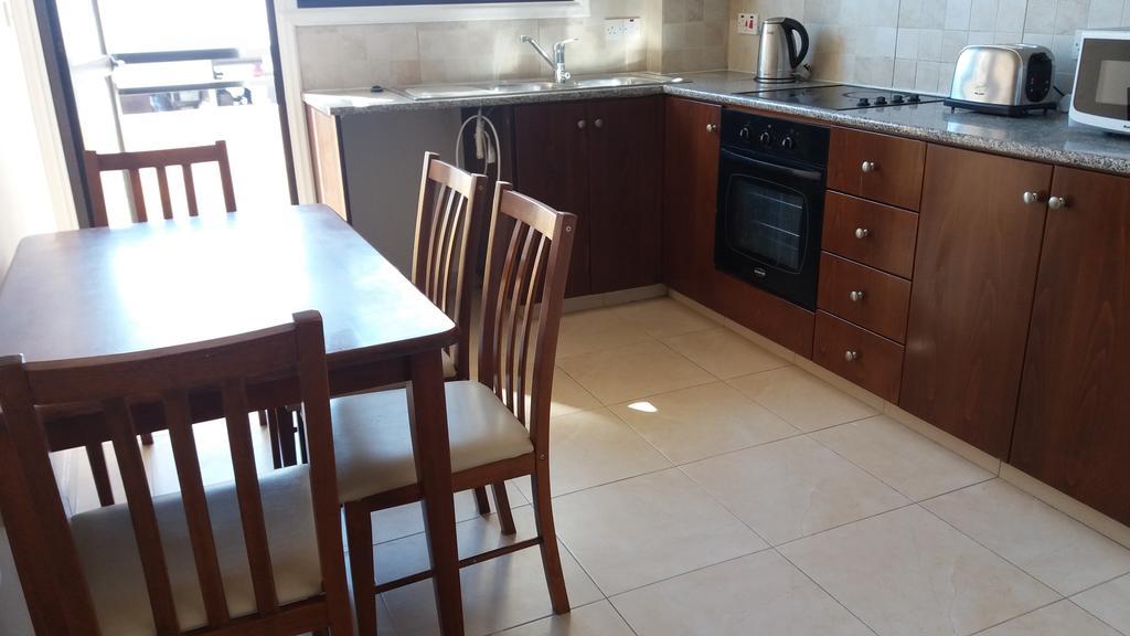 202 Mandritis Court Lägenhet Larnaca Exteriör bild